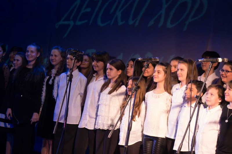 Музикалното училище подарява коледни концерти на бургазлии