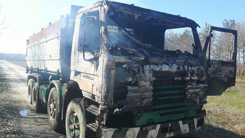 Граничар рискува живота си за мигрантите в горящия камион