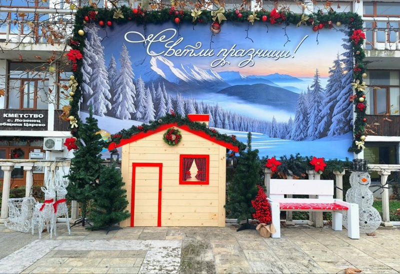 Лозенец блести в коледна украса, вижте програмата за празниците