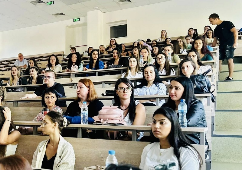 Обмислят дистанционно обучение за чужденците у нас