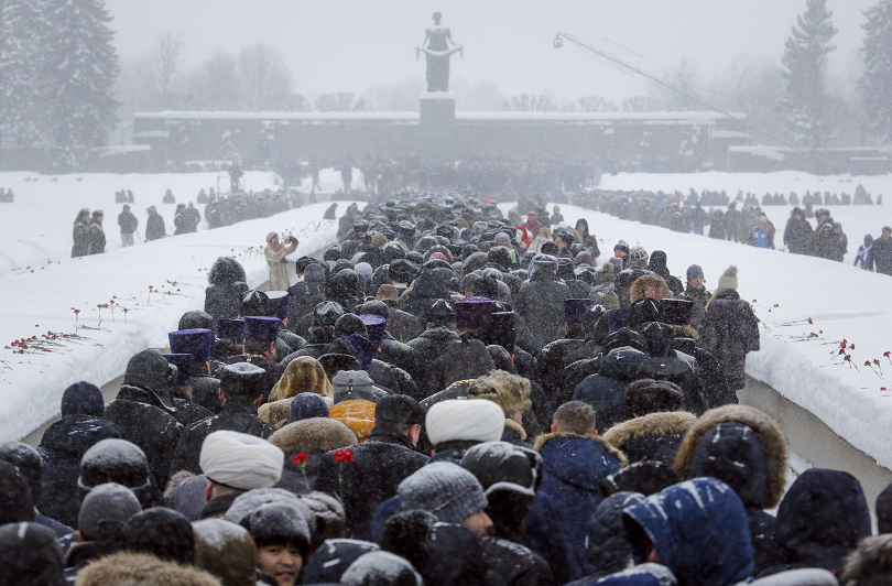 С военен парад отбелязаха 75 години от края на блокадата на Ленинград