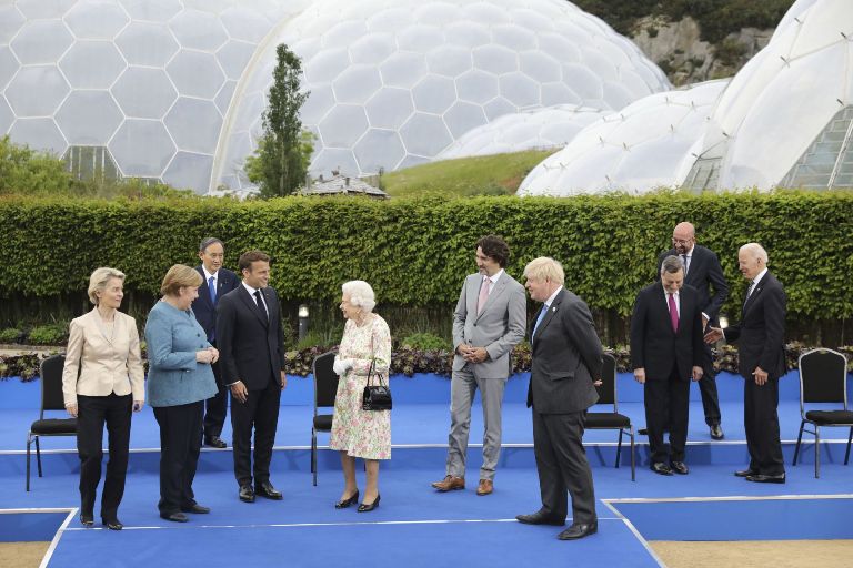 Лидерите на Г-7 приеха програма за възстановяване на света от кризата