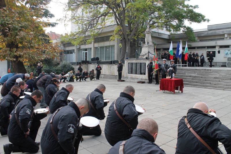 Военните моряци почетоха паметта на загиналите за свободата на България