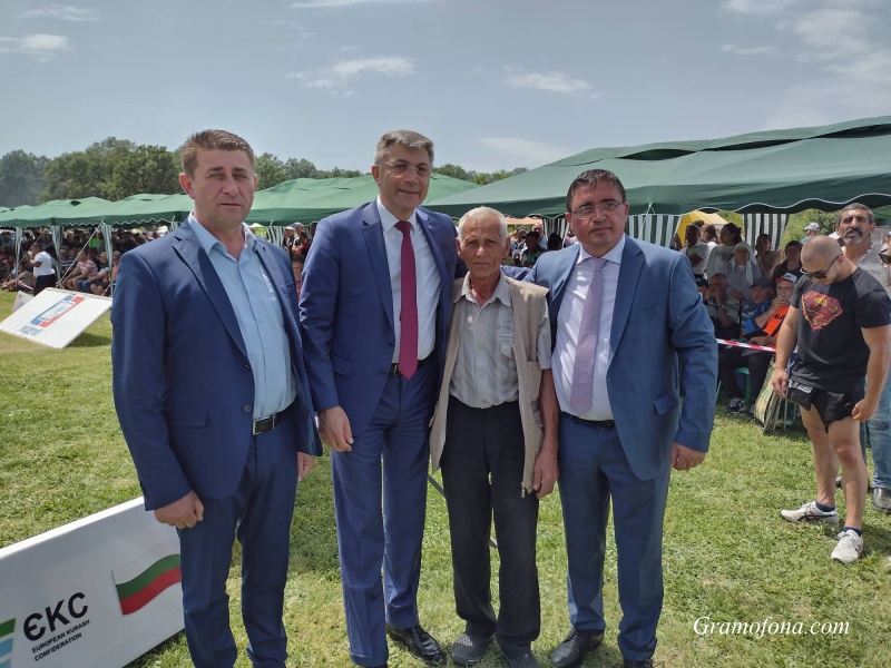 В Руен почетоха паметта на загиналите през Възродителния процес