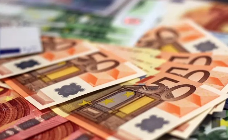 Думите на 2025 година: Евро, безобразие и протест