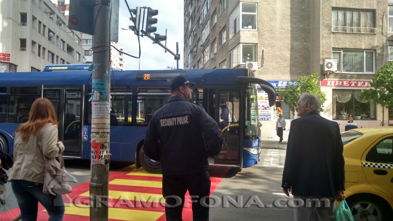 Инцидент с автобус пред бургаско училище