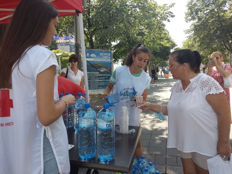 Опашки за вода и безплатно мерене на кръвно в центъра