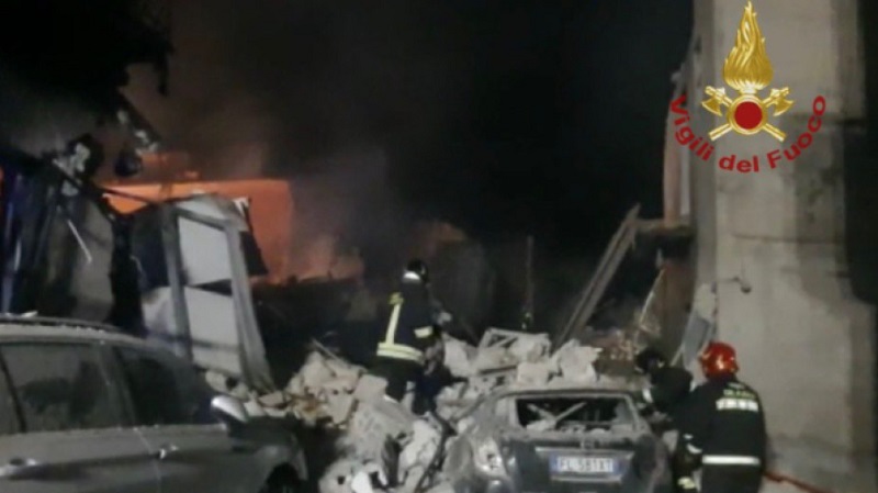 Четириетажна сграда се срути на о-в Сицилия, има жертви