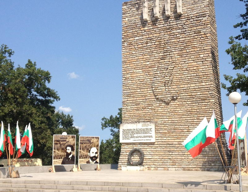 Още пари трябват за паметника на Петрова нива