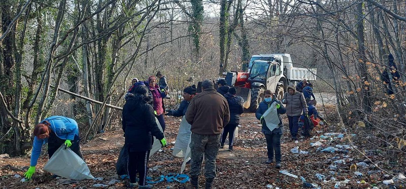 5 тона отпадъци бяха почистени в пограничните райони на територията на ДГС-Малко Търново