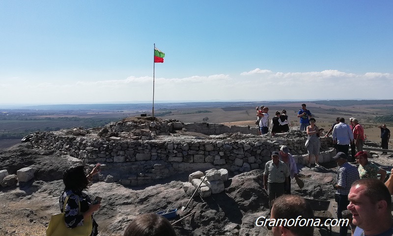 Най-накрая: Държавата позволи на Камено да развива крепостта Русокастро
