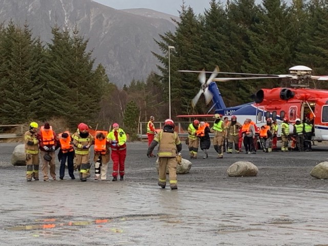 Евакуираха пътници от повреден круизиен кораб край Норвегия 