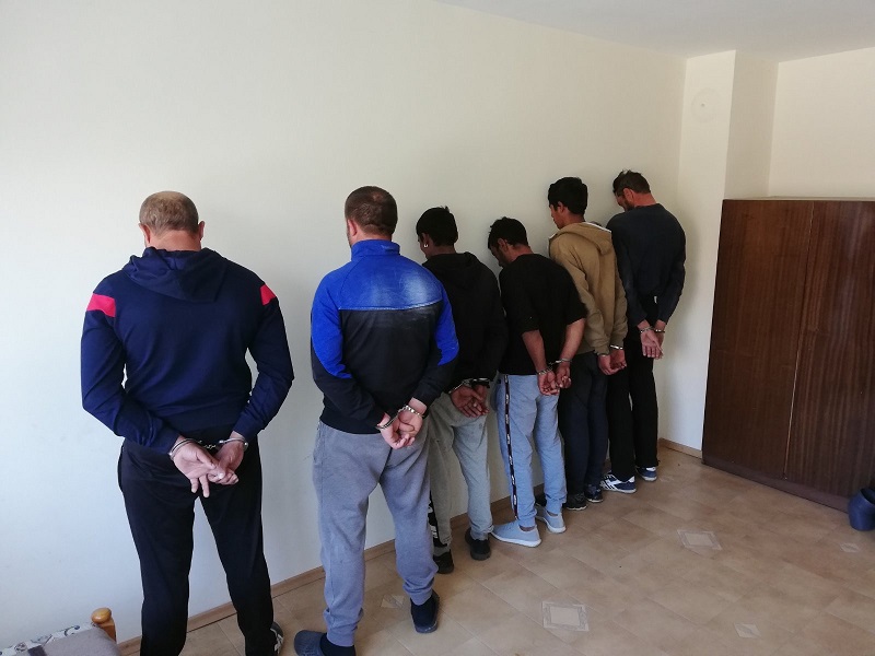 11 арестувани при полицейска операция срещу битовата престъпност в Карнобат и Сунгурларе