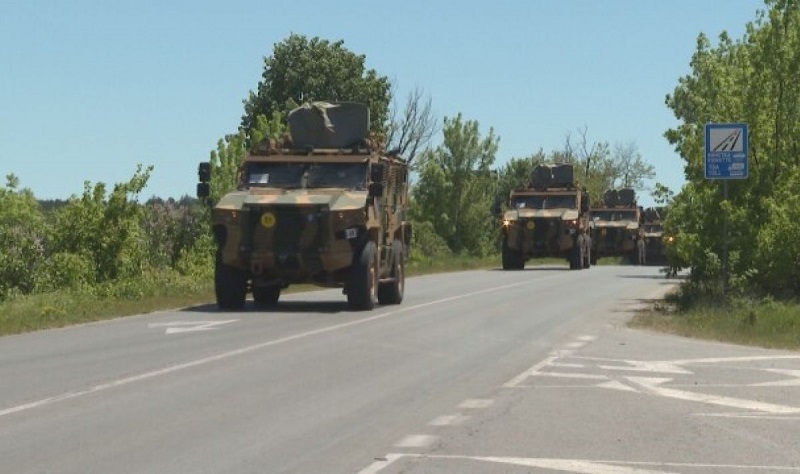 Военна техника и хеликоптери ще преминат през България