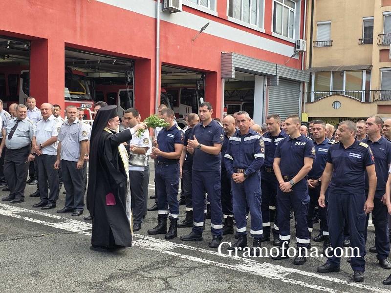 Навръх професионалния си празник бургаските пожарникари отчитат труден сезон
