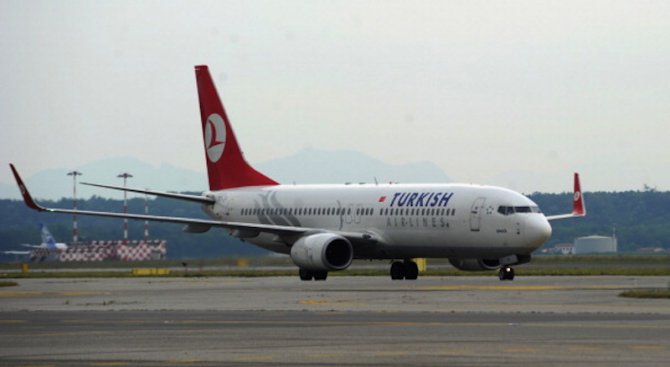 Турция отмени 29 полета заради бурен вятър
