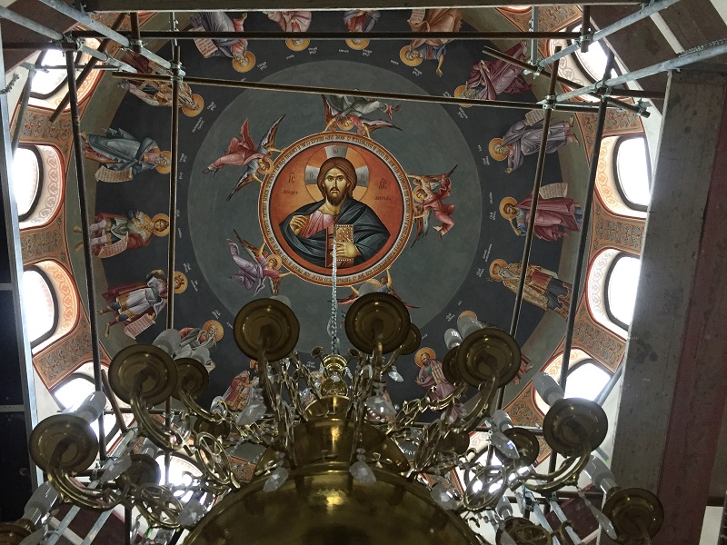 Крайморската църква посреща Рождество Христово с изографисан купол