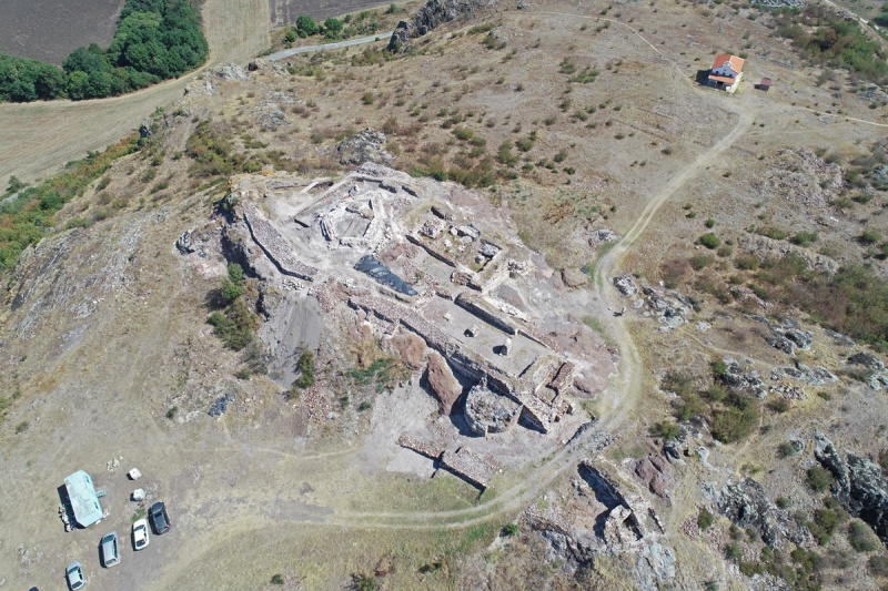 Разкопават замъка на Русокастро