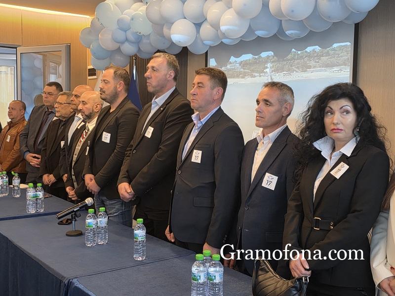 Стотици съмишленици посрещнаха кандидат-депутатите от ДПС на голяма среща в Бургас