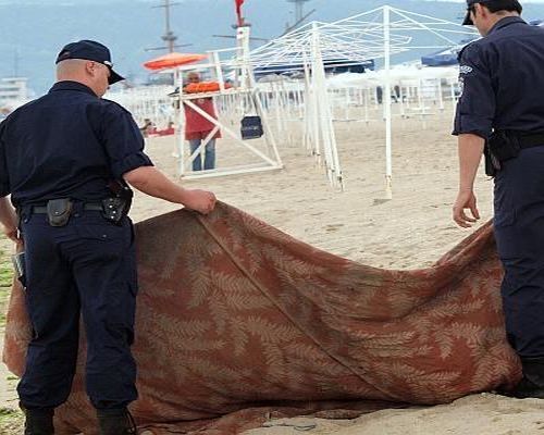 Тяло на удавник изплува на плажа в Обзор