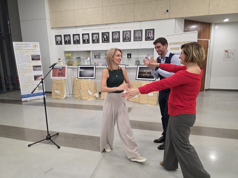 Inner Wheel Club Burgas събра 10 хиляди за театъра с любов