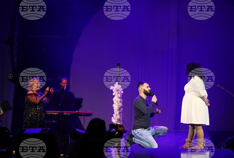 Мъж предложи на приятелката си брак на концерта, с който Тони Димитрова празнува рождения си ден