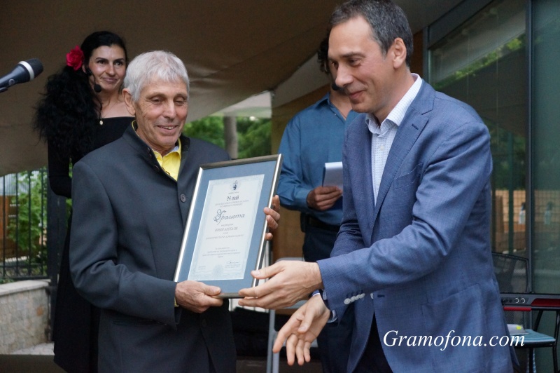 24 изявени дейци на културата в Бургас получиха отличия за 24 май (СНИМКИ)