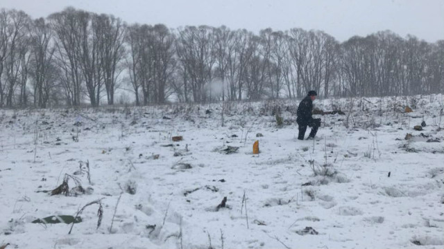 Пътнически самолет падна край Москва, няма оцелели