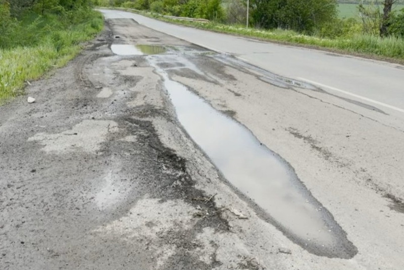  За основен ремонт на пътя Карнобат - Шумен настояват жители на общините Карнобат и Сунгурларе