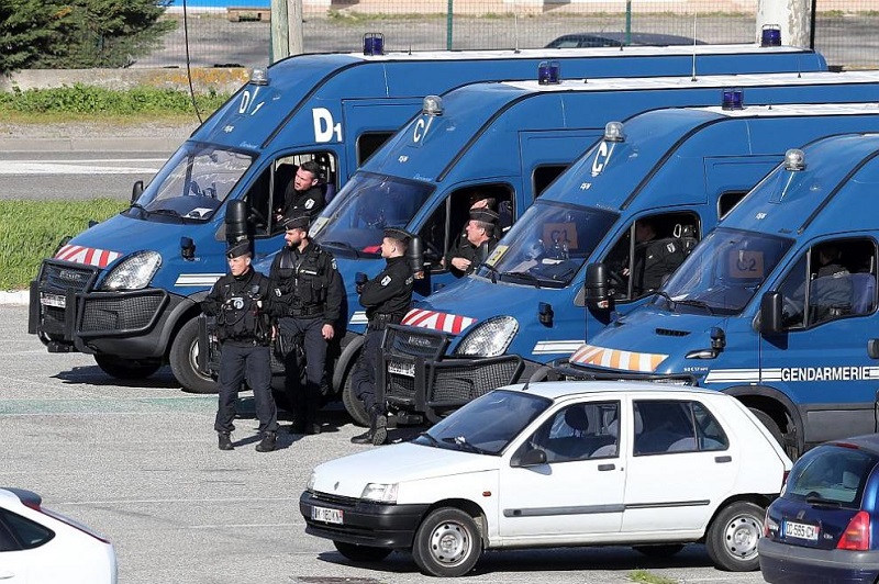 Почина жандармеристът, разменил се за заложник във френския супермаркет