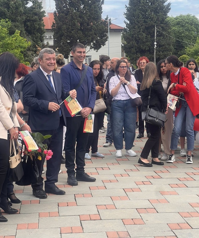 Камено отбеляза 24 май с тържествено шествие и празнична програма