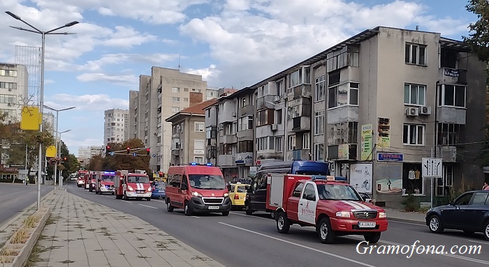 С парад на пожарните автомобили бургаските огнеборци отбелязват празника си
