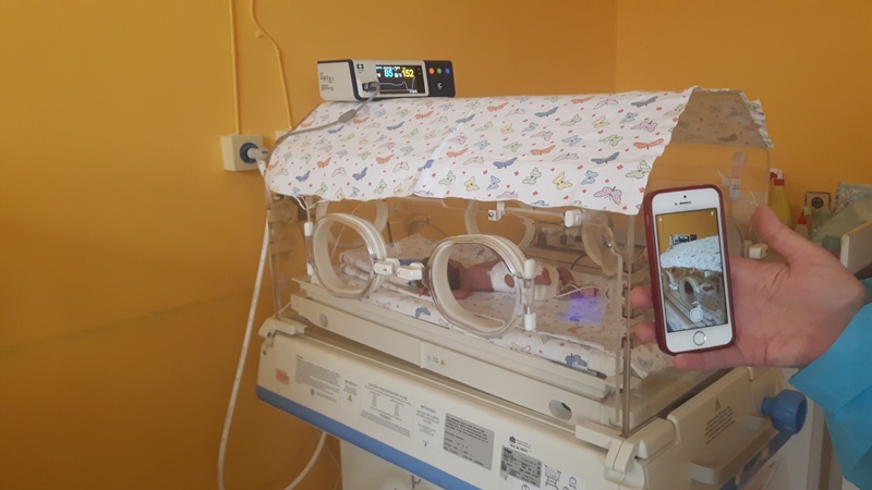 УМБАЛ- Бургас показва по вайбър недоносените бебета на техните родители 