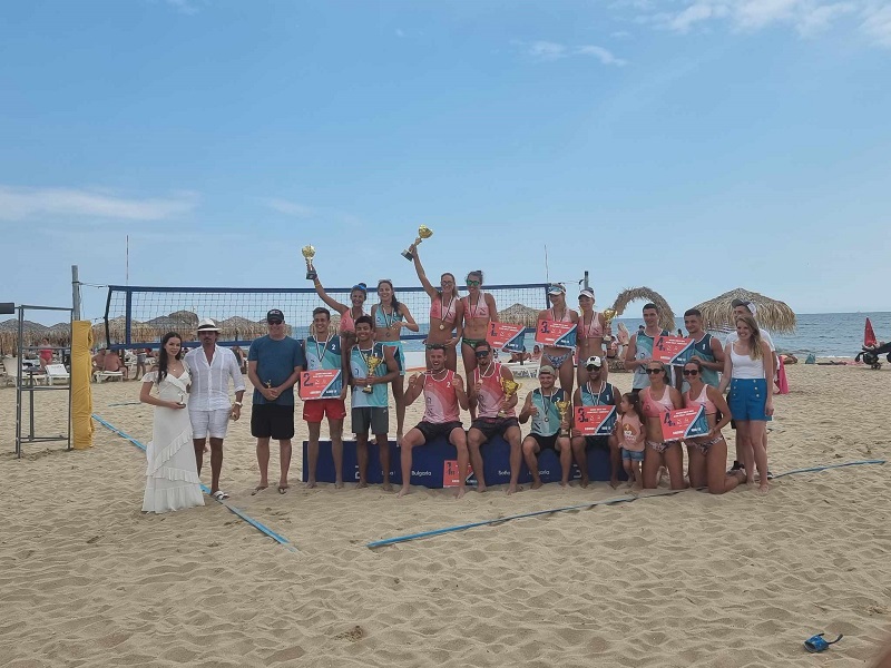 Турнирът по плажен волейбол в Свети Влас отличи своите победители