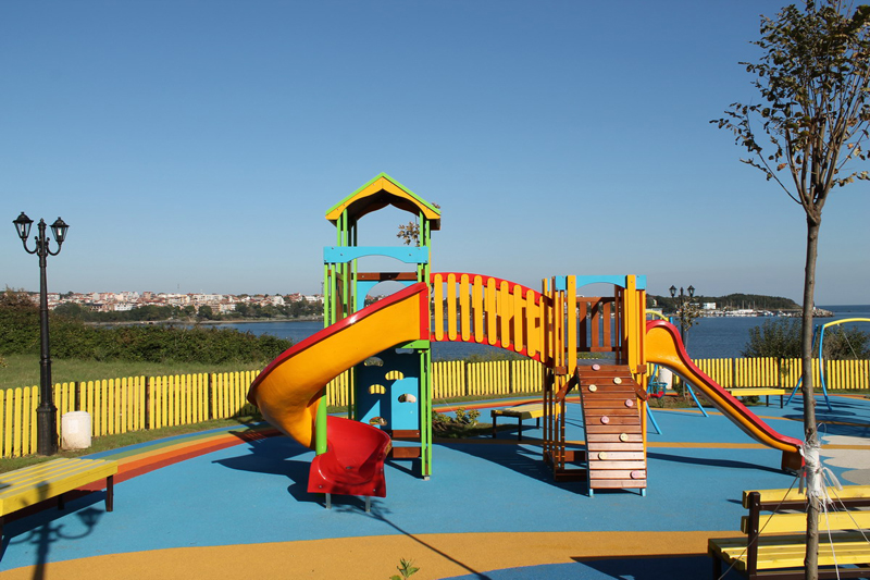 Поредната нова детска площадка откриха в Царево