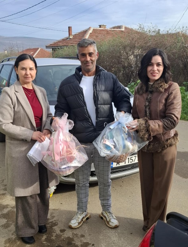 Община Руен продължава с подаръците за новородените бебета 