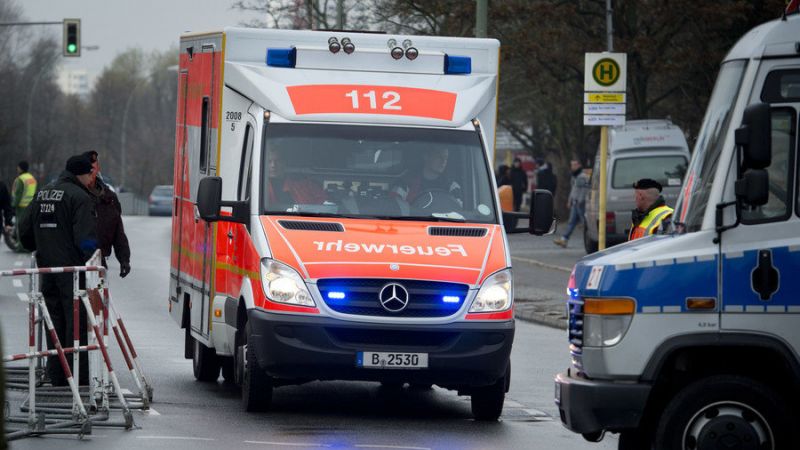 46 души, предимно деца, са ранени след катастрофа между автобус и линейка в Германия