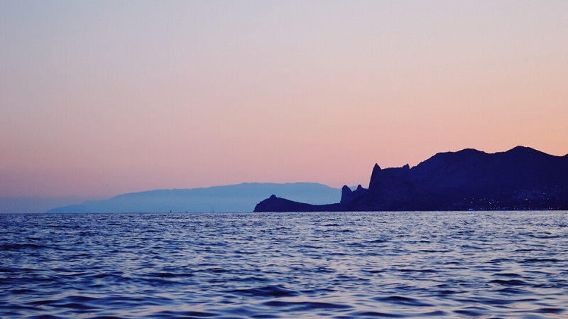 Издирват риболовен кораб край Созопол