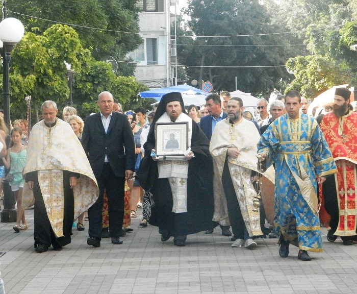 Поморие посрещна иконата Света Богородица Седмострелна