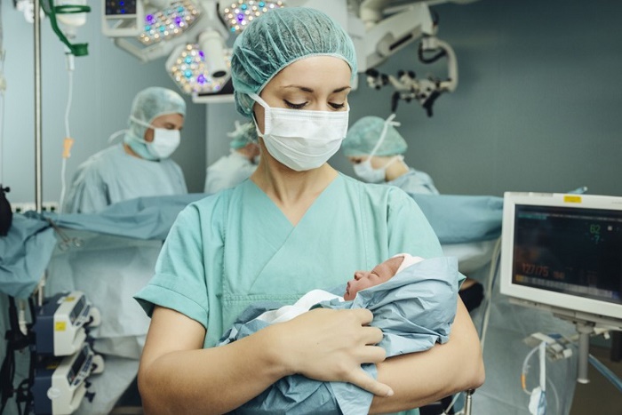 Лекари спасиха бебе, родено 56 дни след смъртта на майка му
