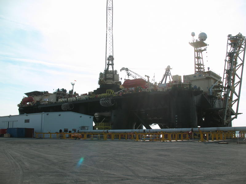 Тръбополагащата баржа „Касторо сей” акостира в бургаското пристанище