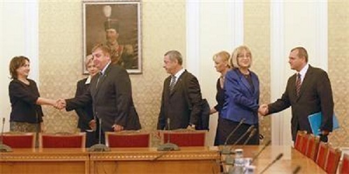ГЕРБ и патриотите си стиснаха ръцете, но хората на Валери Симеонов отказват министерски постове