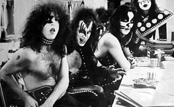 Група Kiss продаде каталога, търговската марка и интелектуалната си собственост за над 300 милиона долара