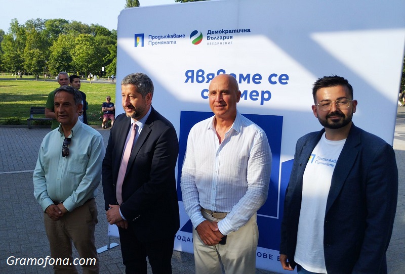 Христо Иванов от Бургас: Президентът Радев плаши хората с внушения