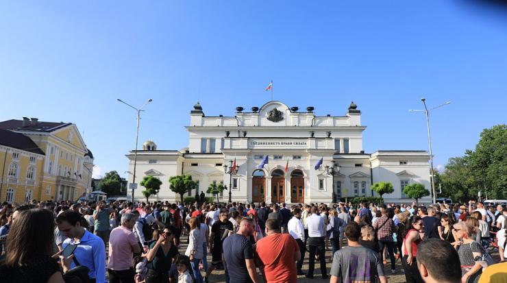 11 протеста блокират София заради вота на недоверие