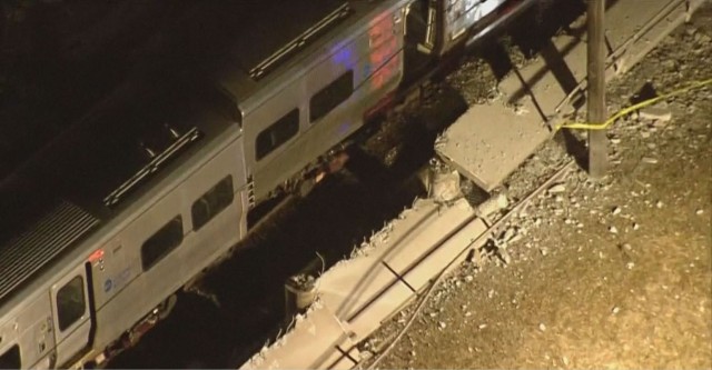 Трима загинали и 9 ранени при катастрофа на влак и кола до Ню Йорк