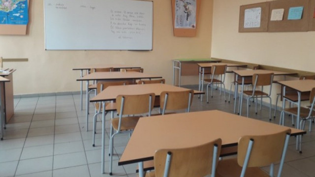 Образователният министър иска всички ученици в класните стаи от вторник