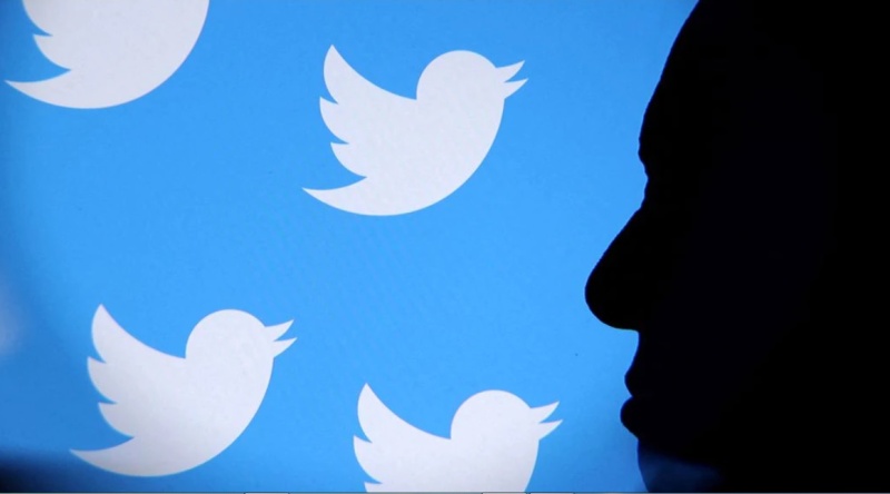 Мъск пита потребителите на Туитър дали да възстанови акаунта на Тръмп