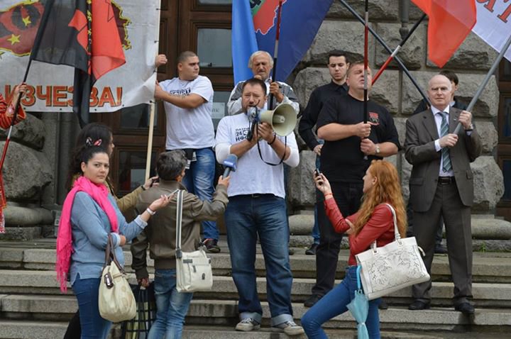 Протест пред сградата на ЦИК заради секциите в Турция