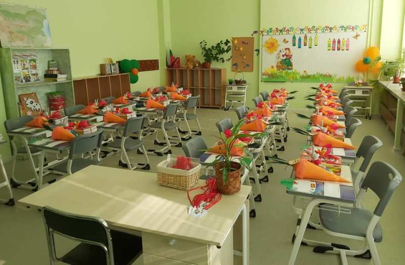 Над 2000 първокласници прекрачват училищния праг в Бургас